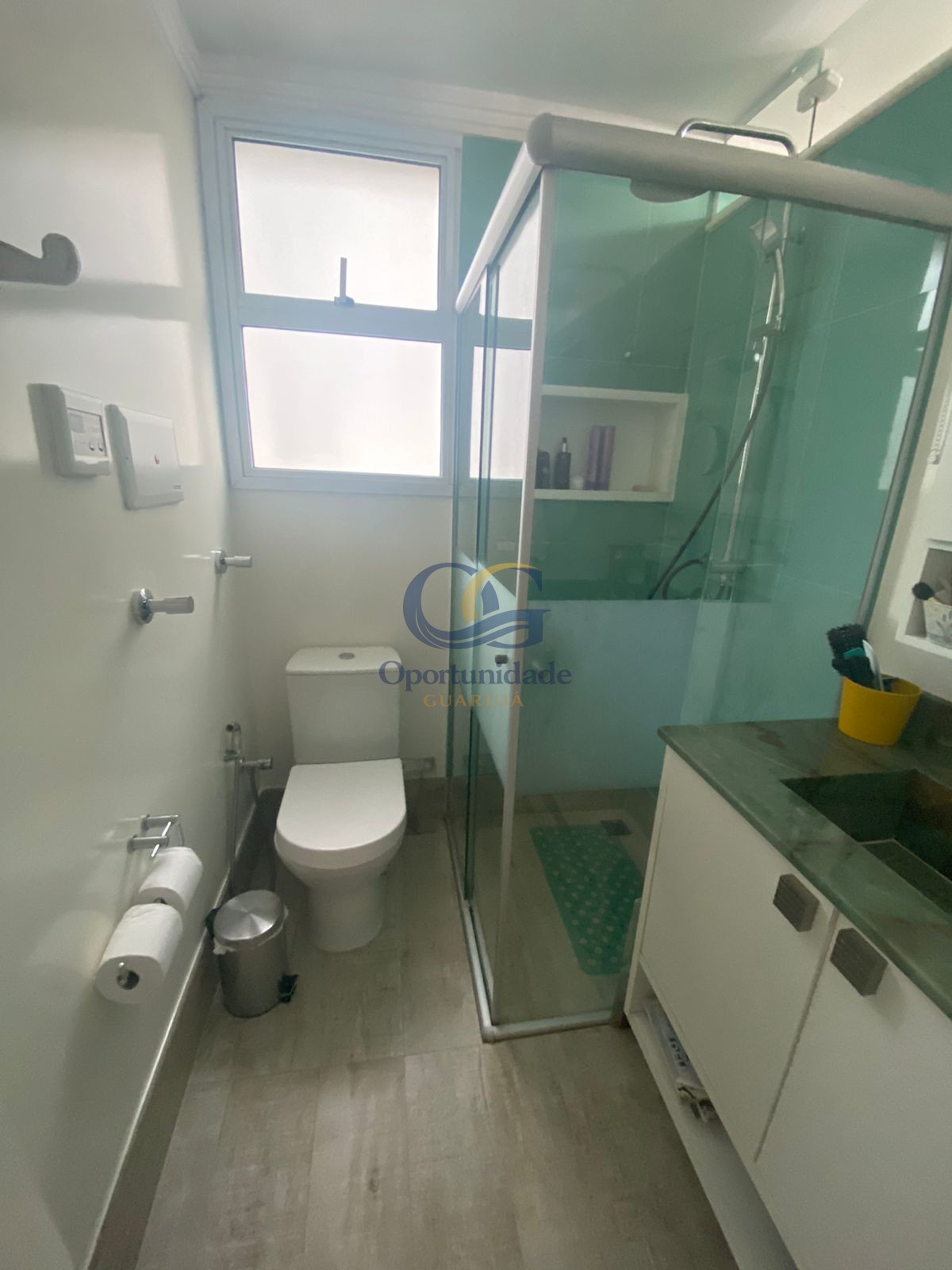 Apartamento na Praia das Pitangueiras, Guarujá - SP