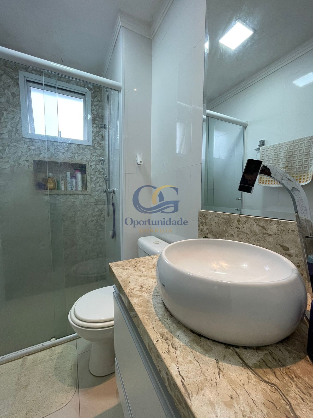 Apartamento na Praia das Astúrias, Guarujá - SP