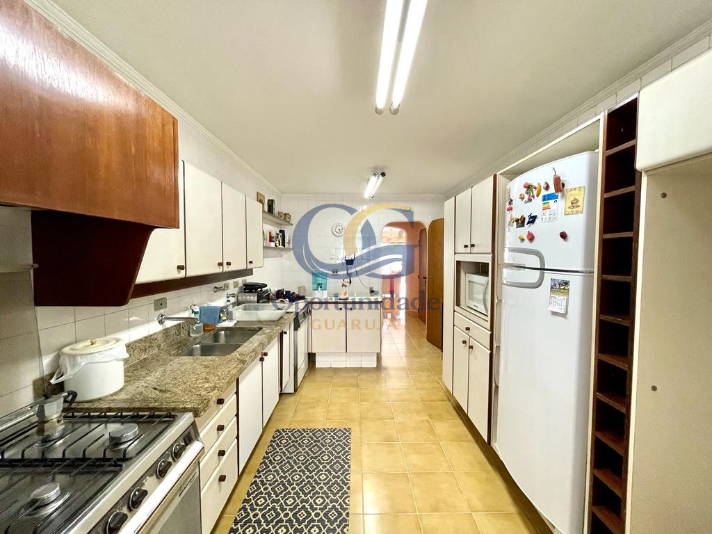 Apartamento na Praia das Pitangueiras, Guarujá - SP