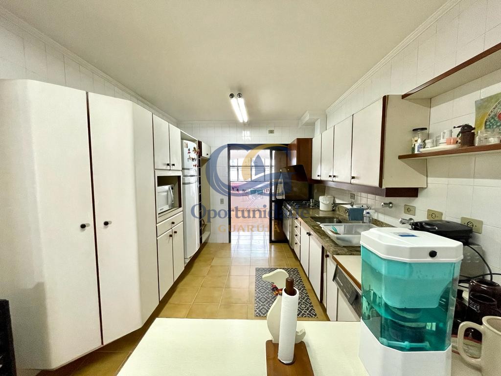 Apartamento na Praia das Pitangueiras, Guarujá - SP