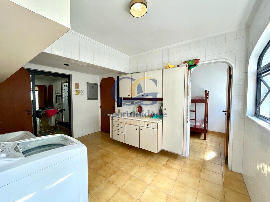 Apartamento na Praia das Pitangueiras, Guarujá - SP