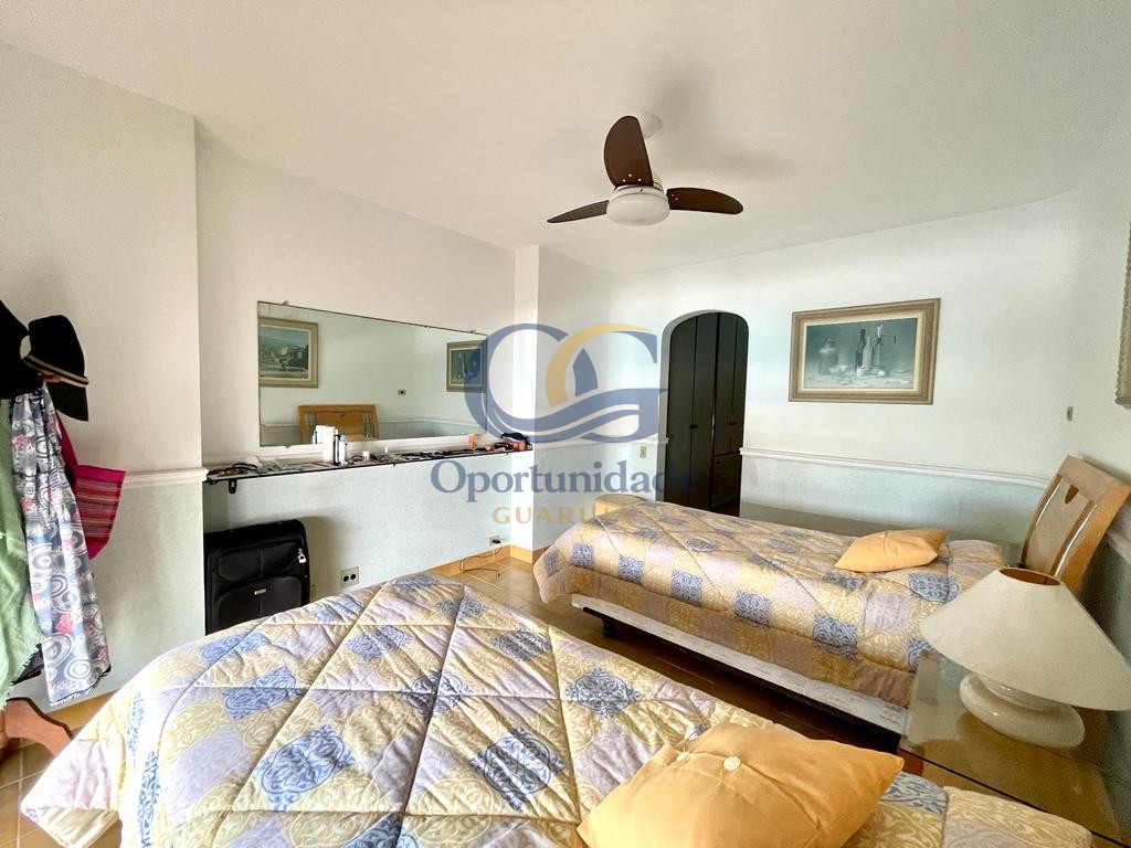 Apartamento na Praia das Pitangueiras, Guarujá - SP