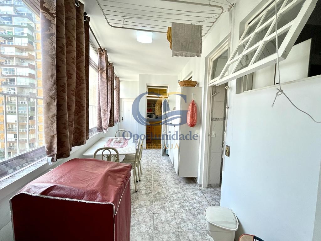 Apartamento na Praia das Pitangueiras, Guarujá - SP