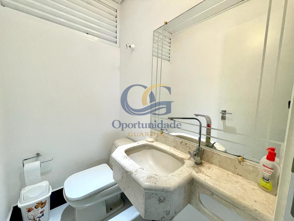 Apartamento na Praia das Pitangueiras, Guarujá - SP
