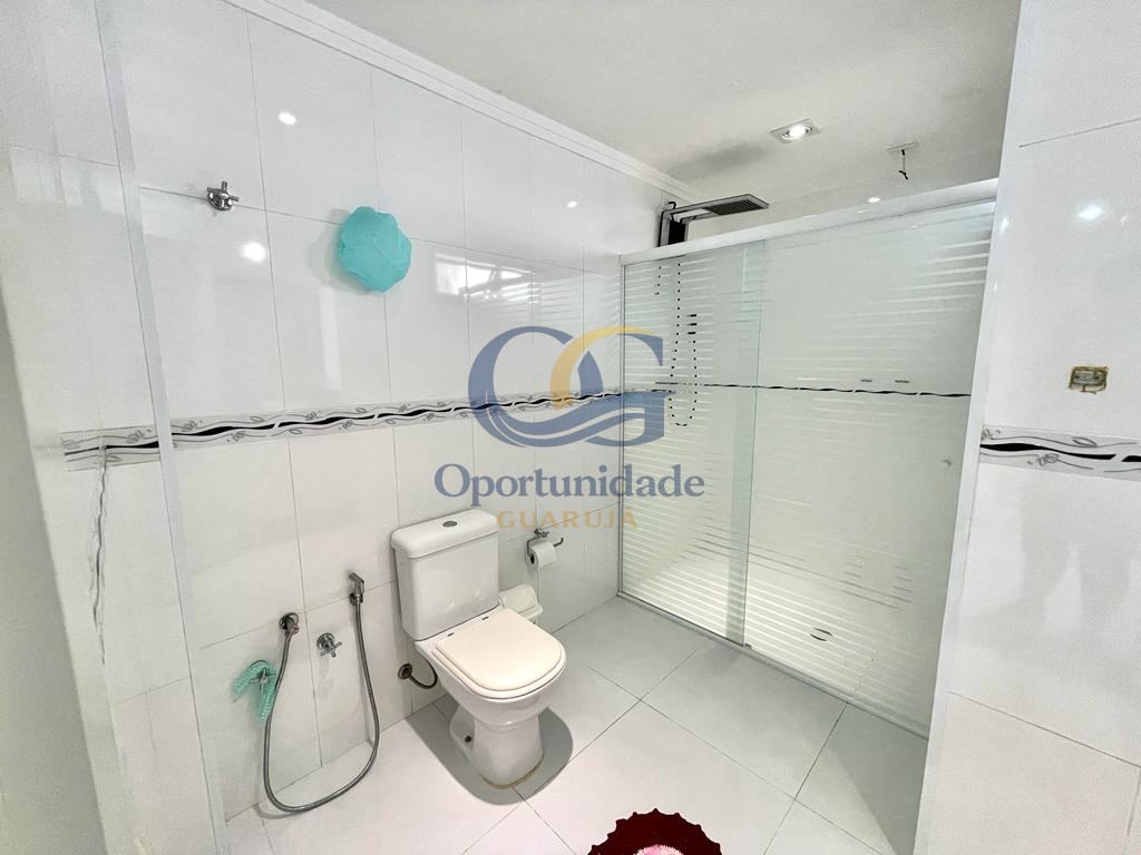 Apartamento na Praia das Pitangueiras, Guarujá - SP