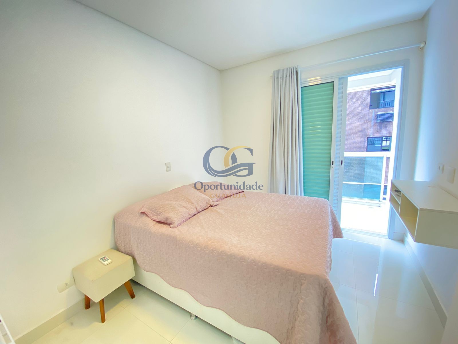 Apartamento na Praia das Pitangueiras, Guarujá - SP