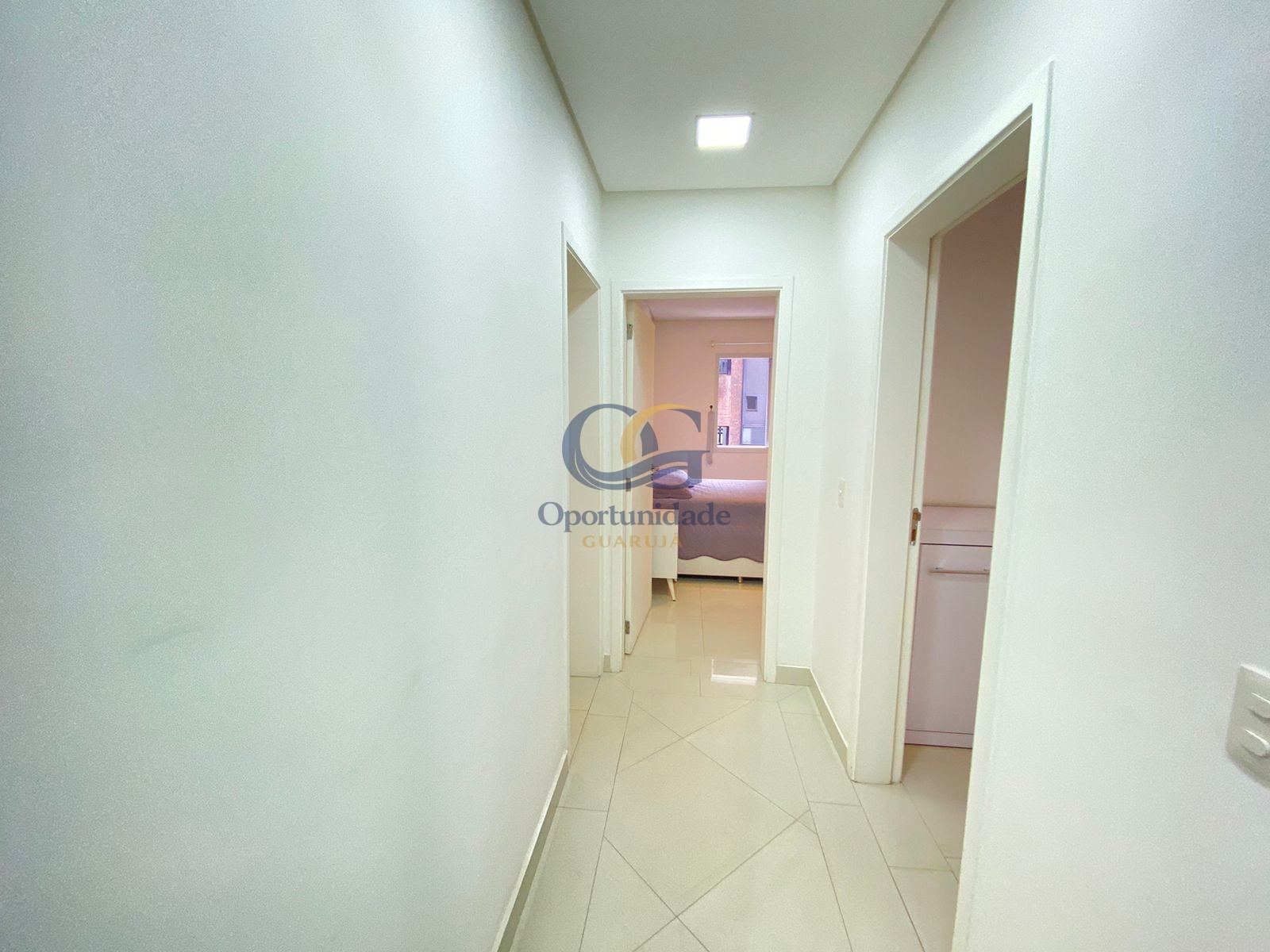 Apartamento na Praia das Pitangueiras, Guarujá - SP