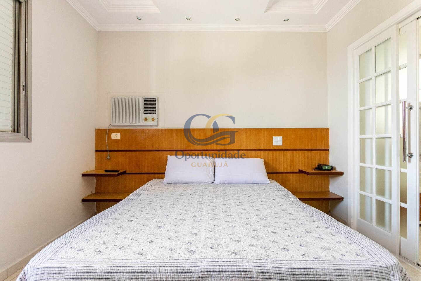 Apartamento na Praia das Pitangueiras, Guarujá - SP