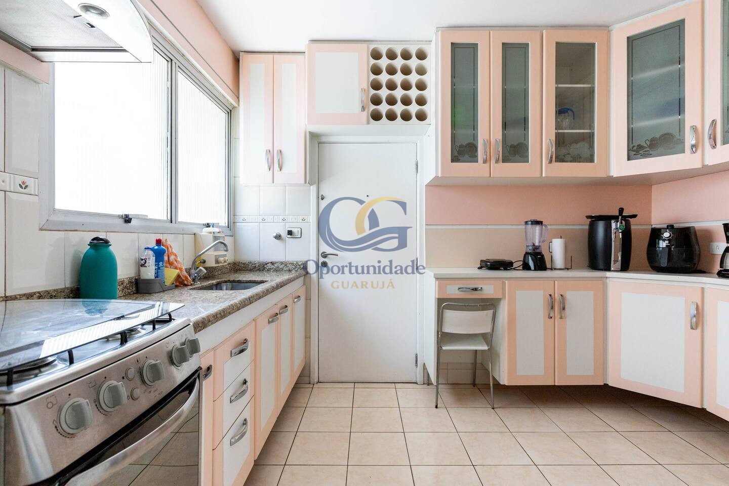 Apartamento na Praia das Pitangueiras, Guarujá - SP