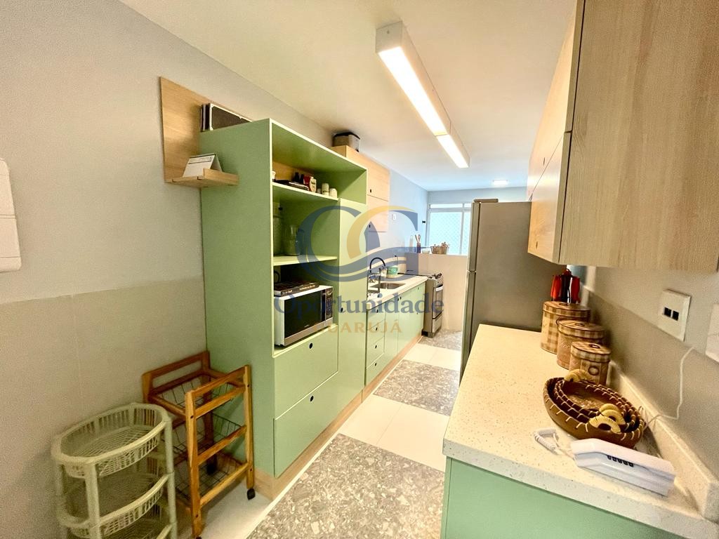 Apartamento na Praia das Pitangueiras, Guarujá - SP