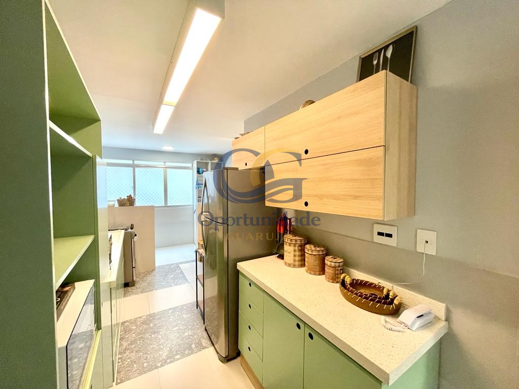 Apartamento na Praia das Pitangueiras, Guarujá - SP
