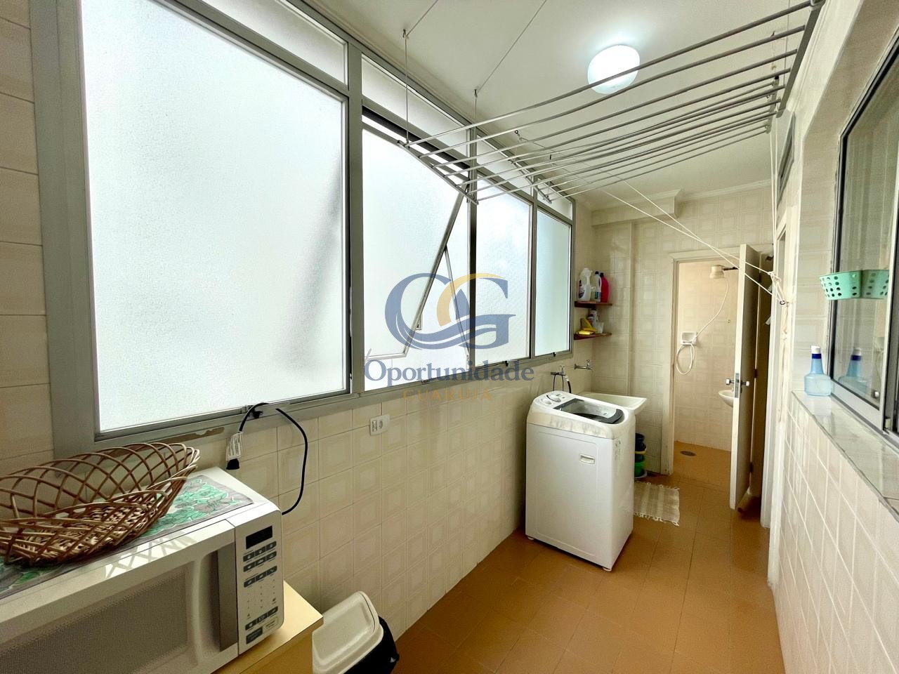 Apartamento na Praia das Pitangueiras, Guarujá - SP