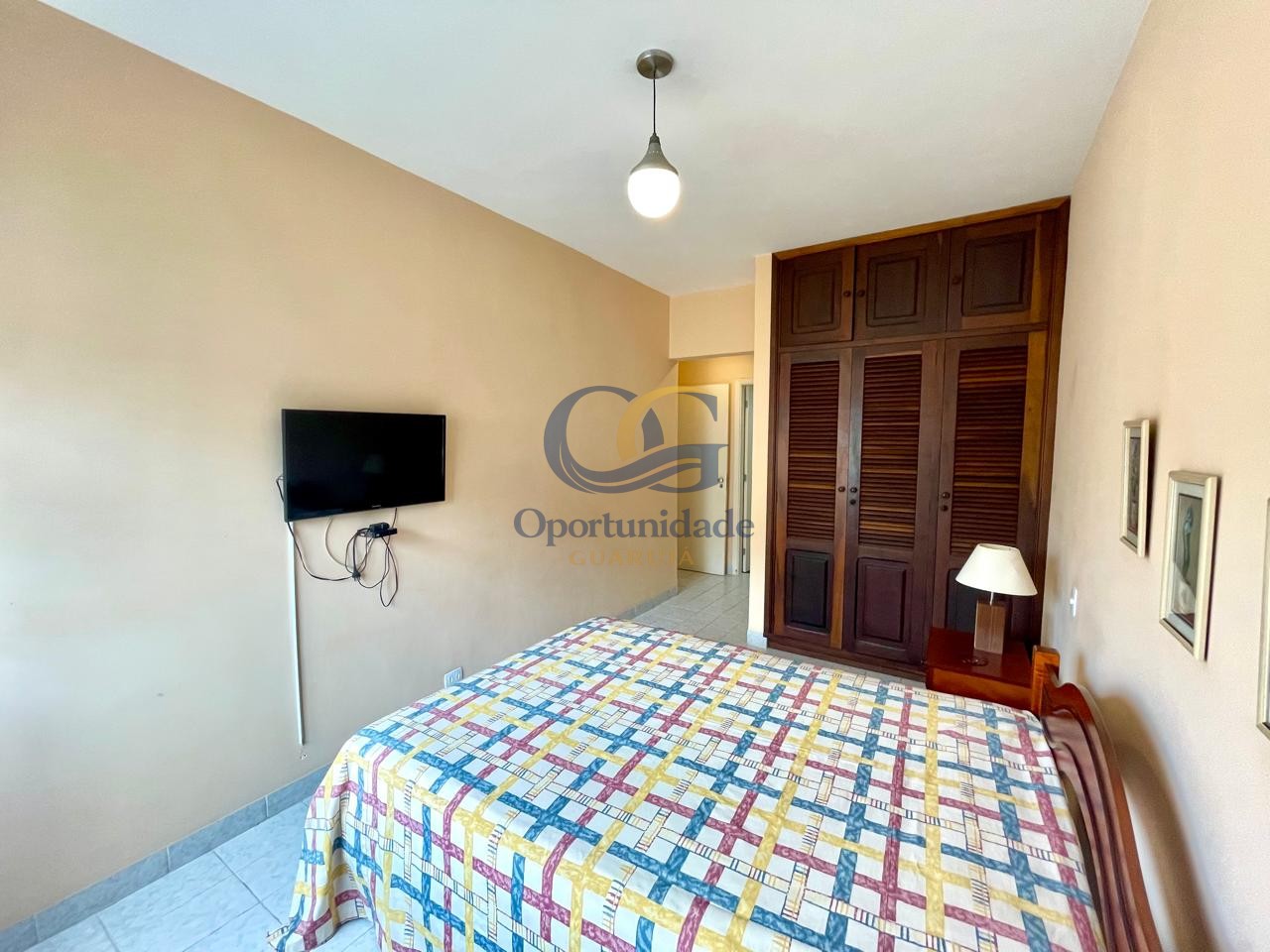 Apartamento na Praia das Pitangueiras, Guarujá - SP