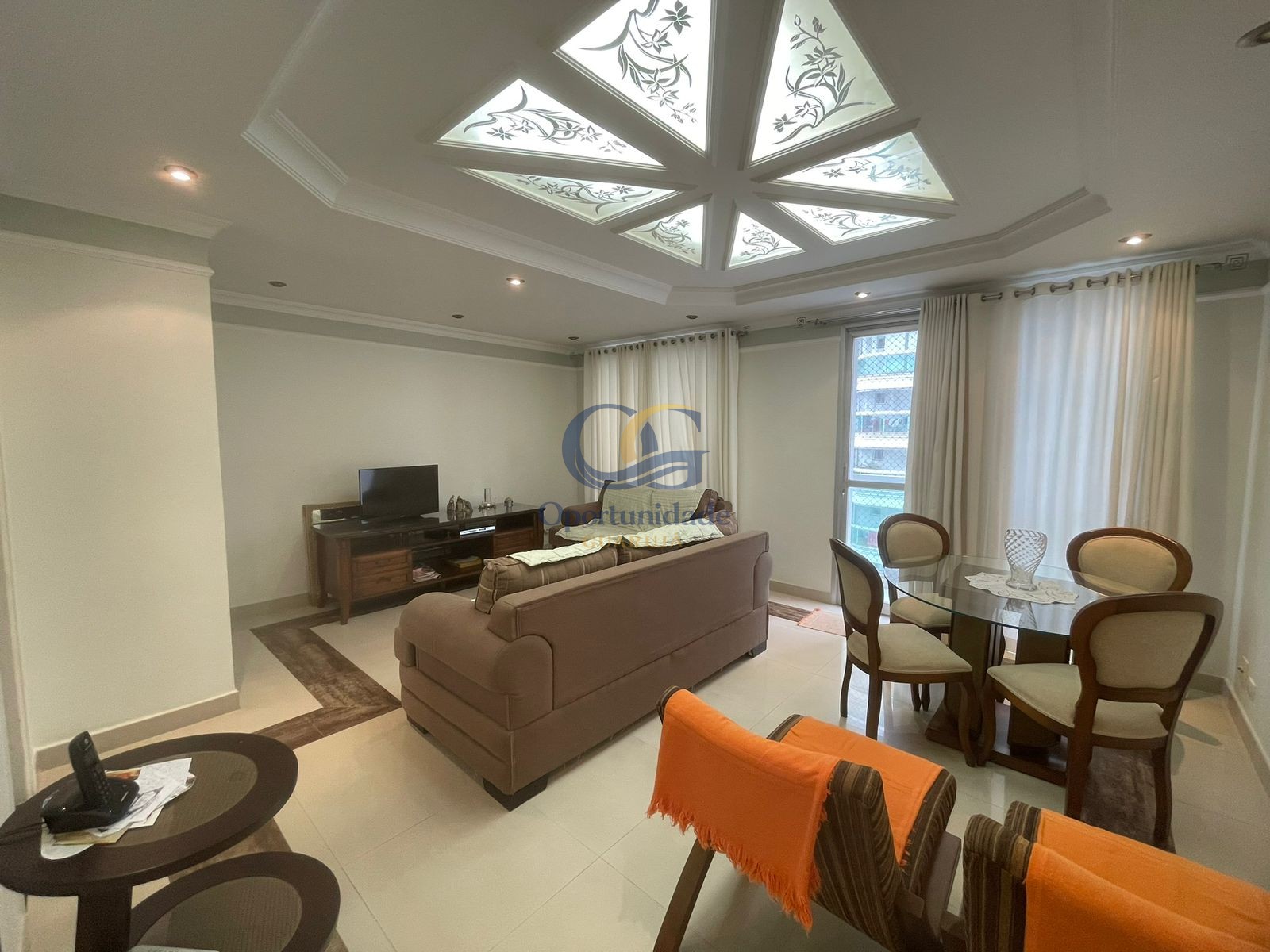 Apartamento na Praia das Pitangueiras, Guarujá - SP