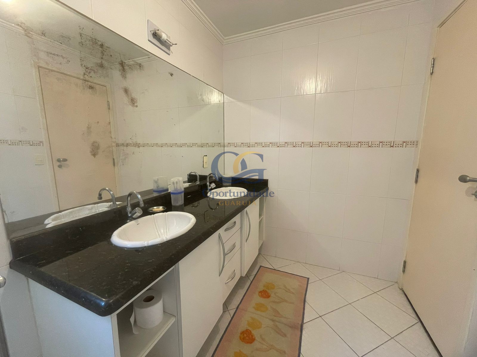 Apartamento na Praia das Pitangueiras, Guarujá - SP