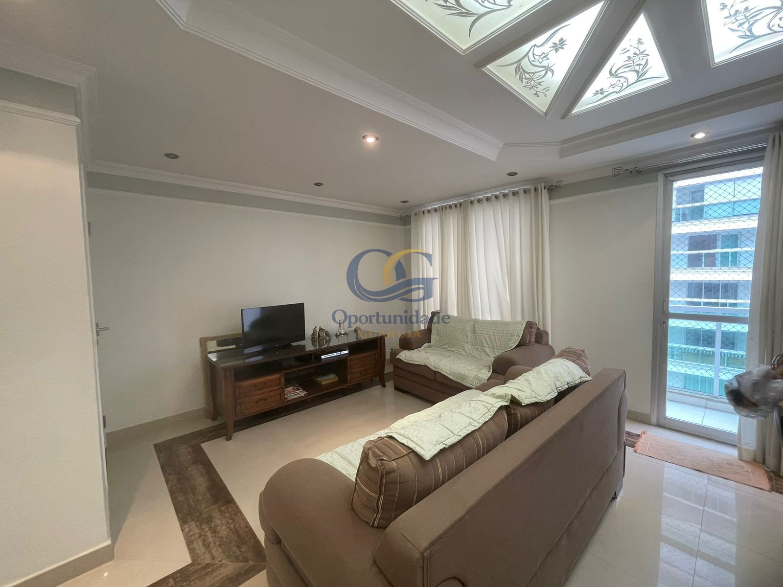 Apartamento na Praia das Pitangueiras, Guarujá - SP