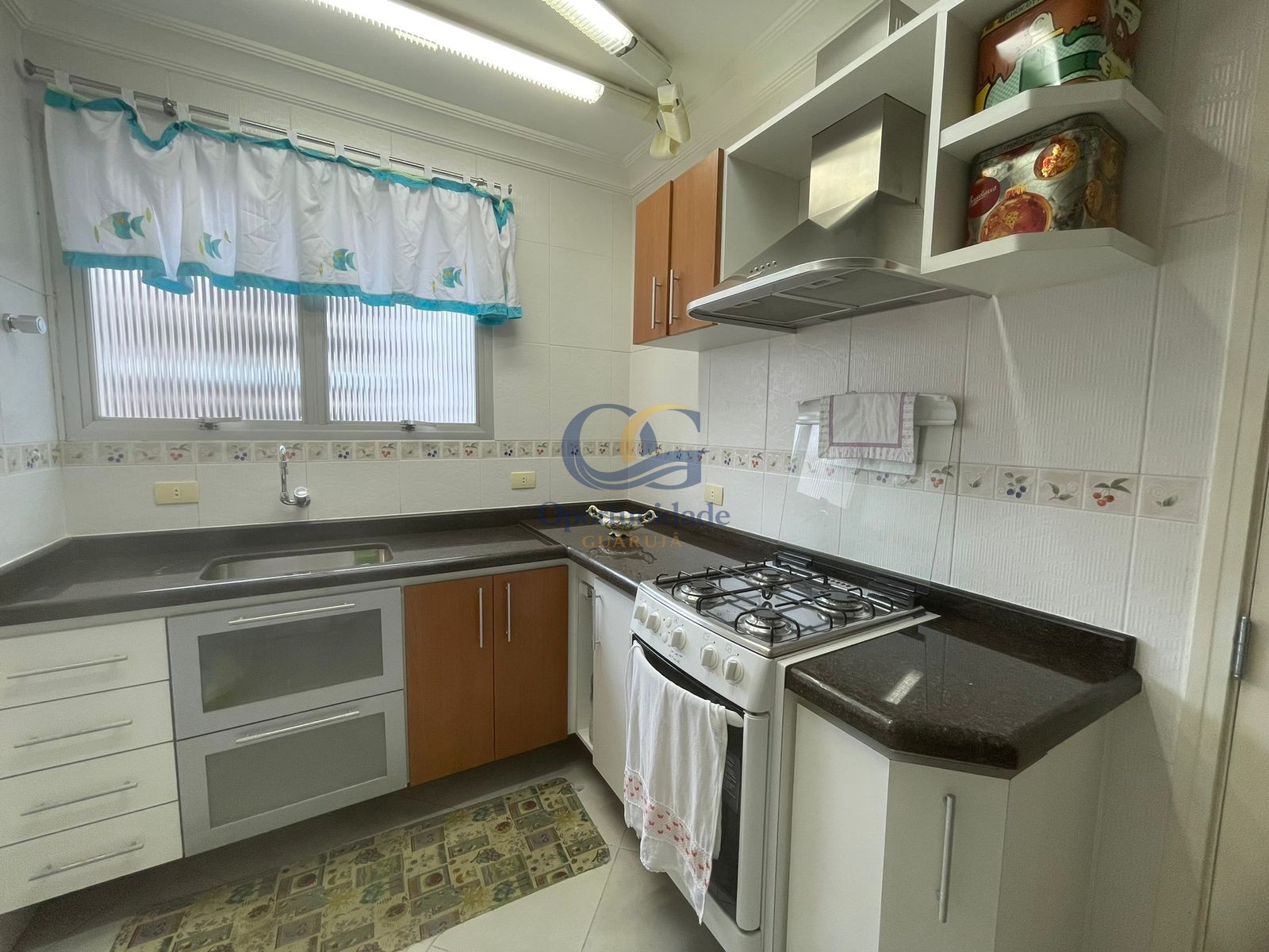 Apartamento na Praia das Pitangueiras, Guarujá - SP