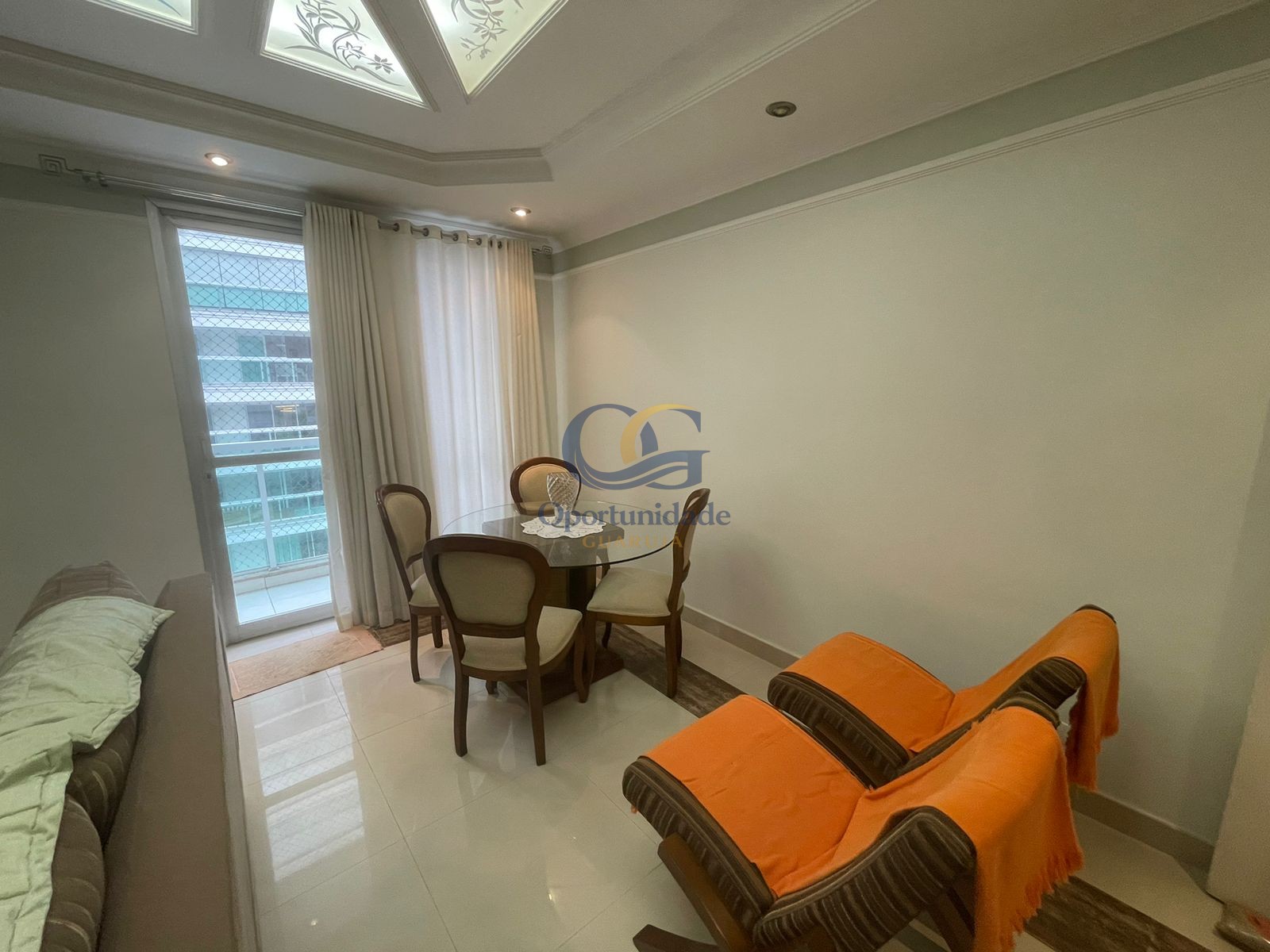 Apartamento na Praia das Pitangueiras, Guarujá - SP