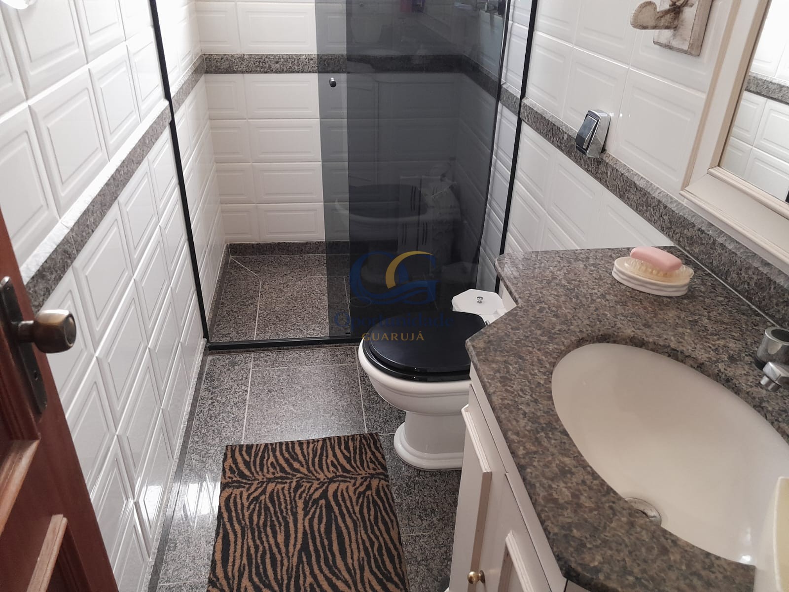Apartamento na Praia da Enseada, Guarujá - SP
