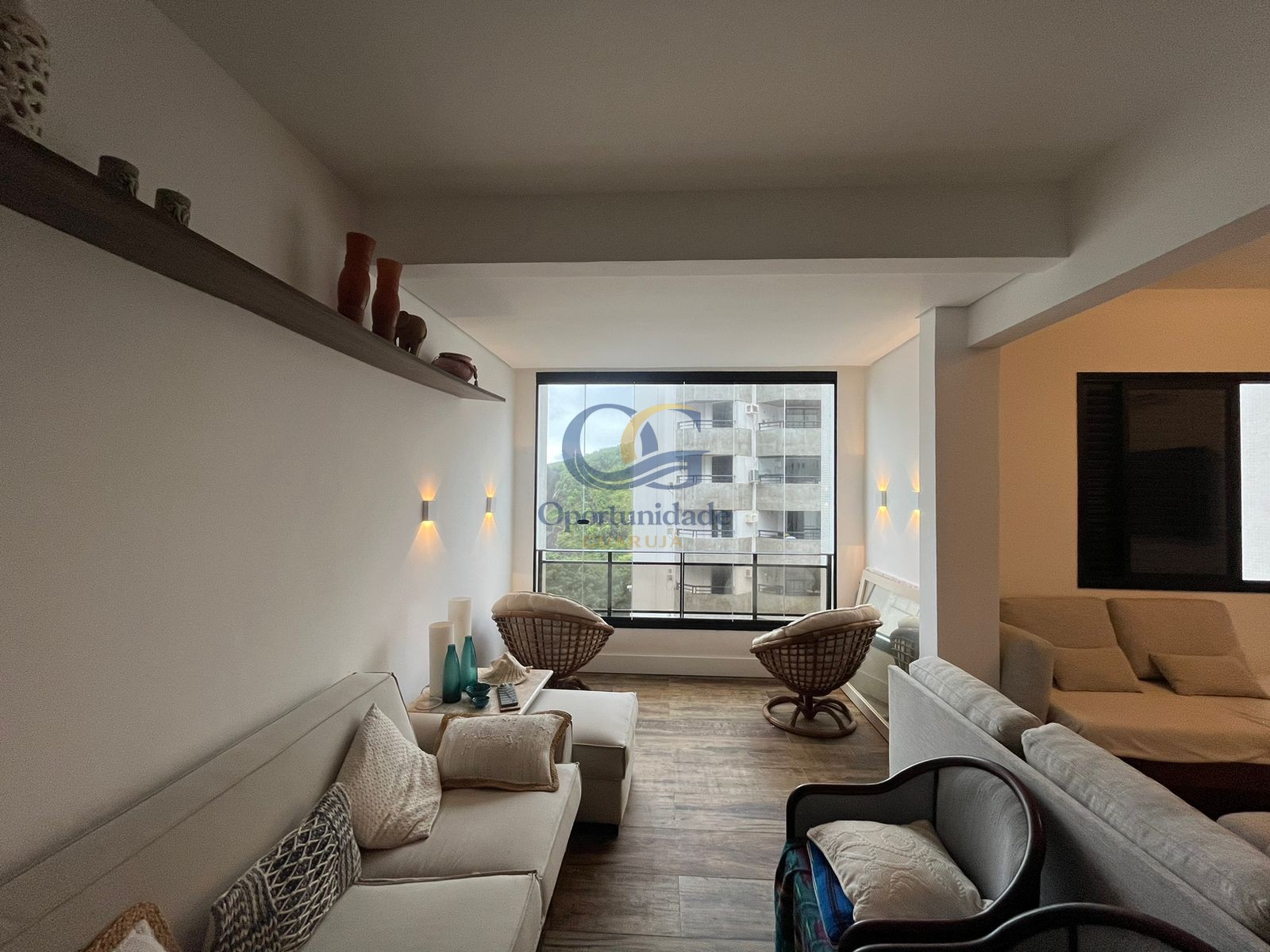 Apartamento na Praia das Pitangueiras, Guarujá - SP