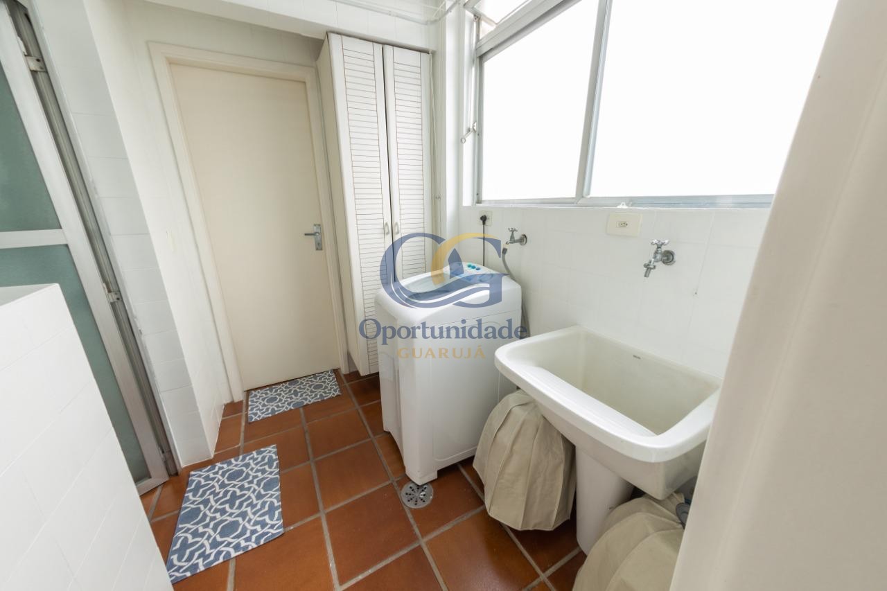 Apartamento na Praia da Enseada, Guarujá - SP
