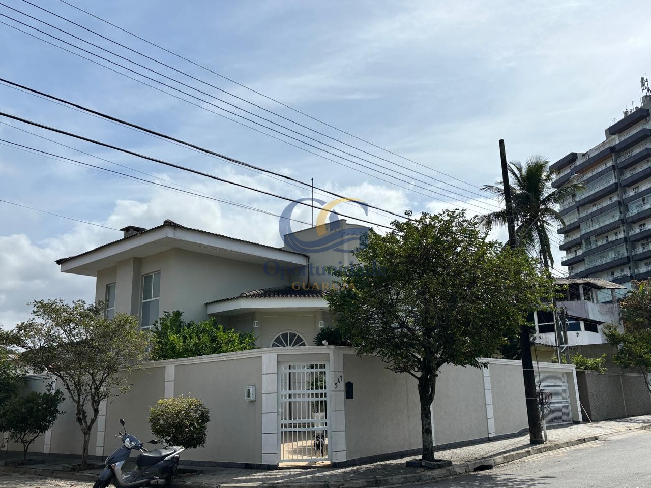Casa à Venda Praia do Tombo - GUARUJÁ - SP