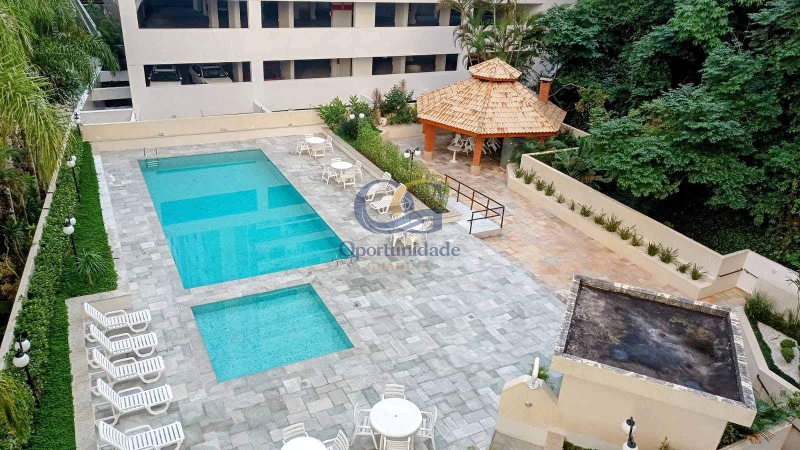 Apartamento na Praia das Pitangueiras, Guarujá - SP