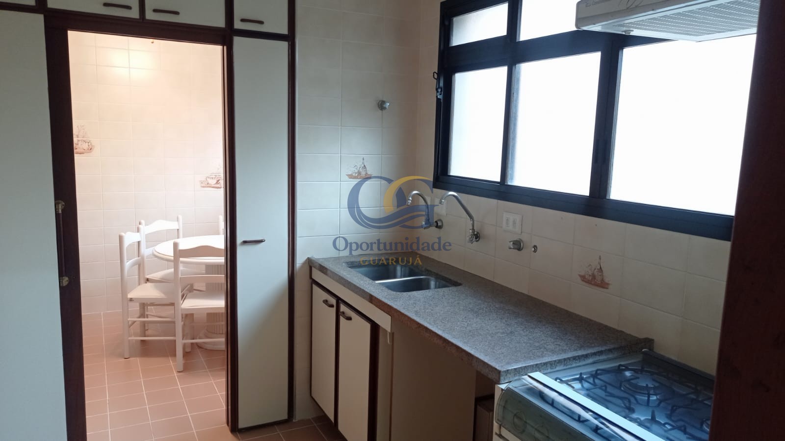 Apartamento na Praia das Pitangueiras, Guarujá - SP