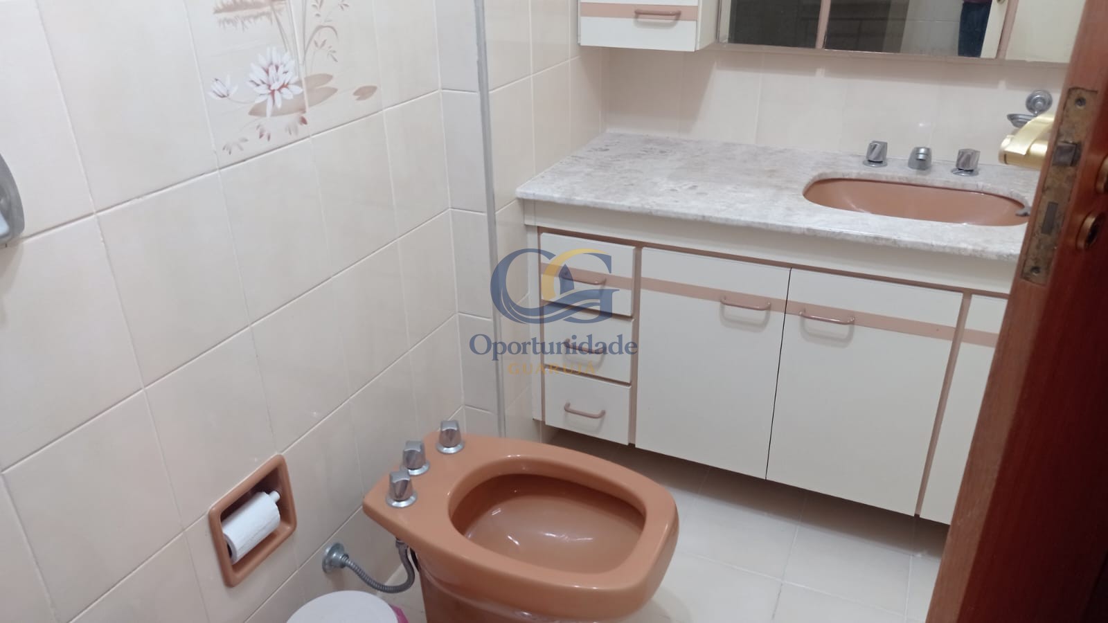 Apartamento na Praia das Pitangueiras, Guarujá - SP