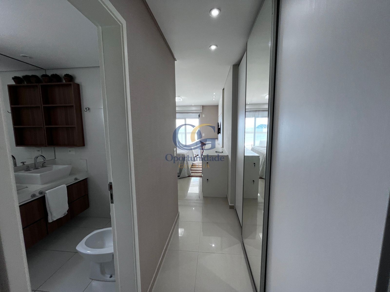 Apartamento Frente ao Mar, Praia da Enseada - GUARUJÁ - SP
