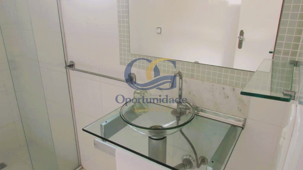 Apartamento na Praia das Pitangueiras, Guarujá - SP