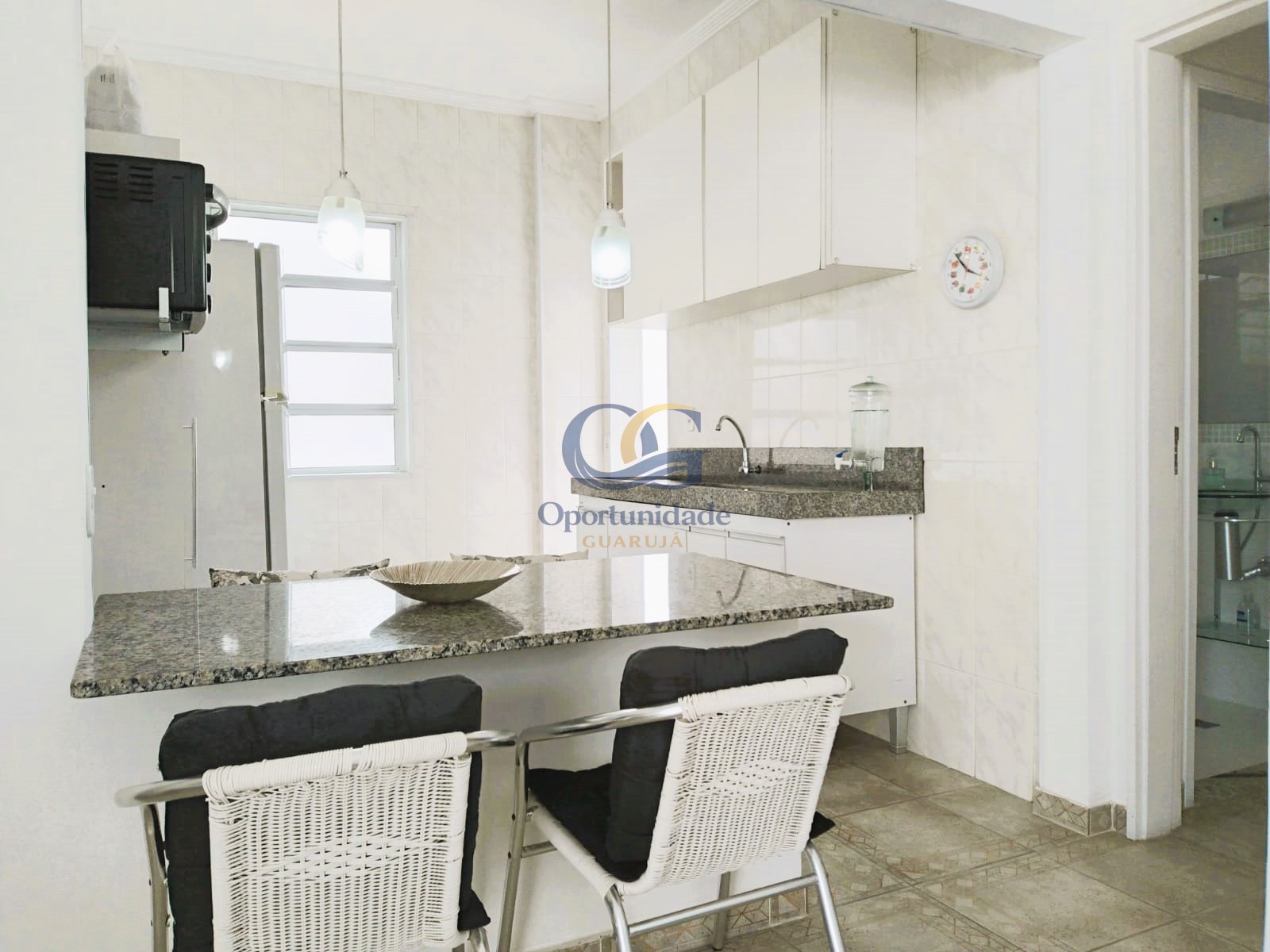Apartamento na Praia das Pitangueiras, Guarujá - SP