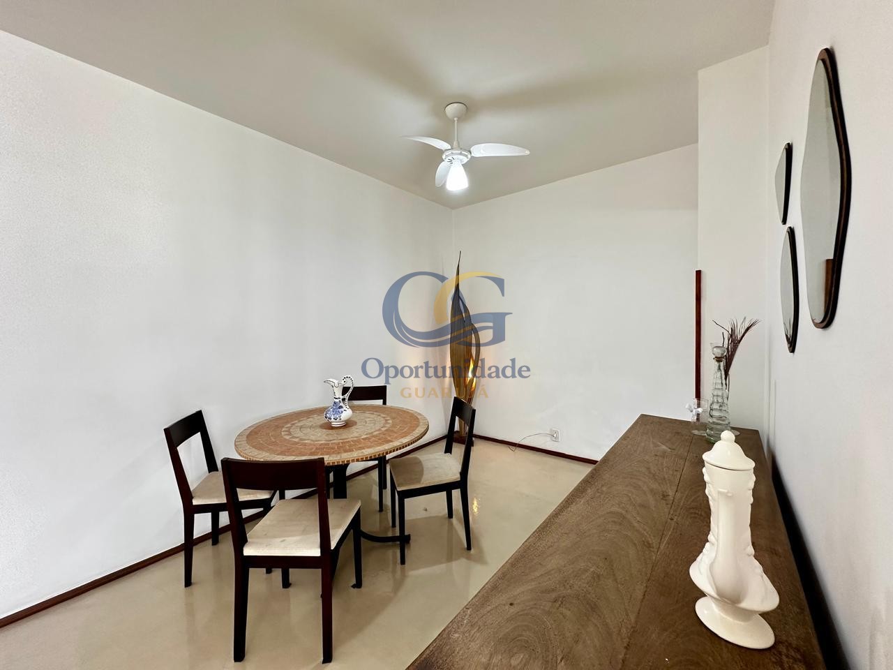 Apartamento na Praia das Pitangueiras, Guarujá - SP