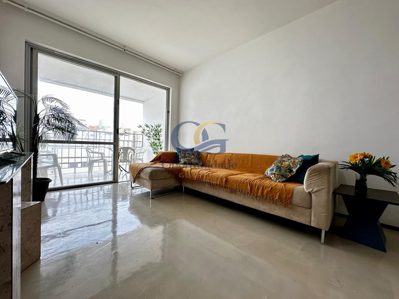 Apartamento na Praia das Pitangueiras, Guarujá - SP