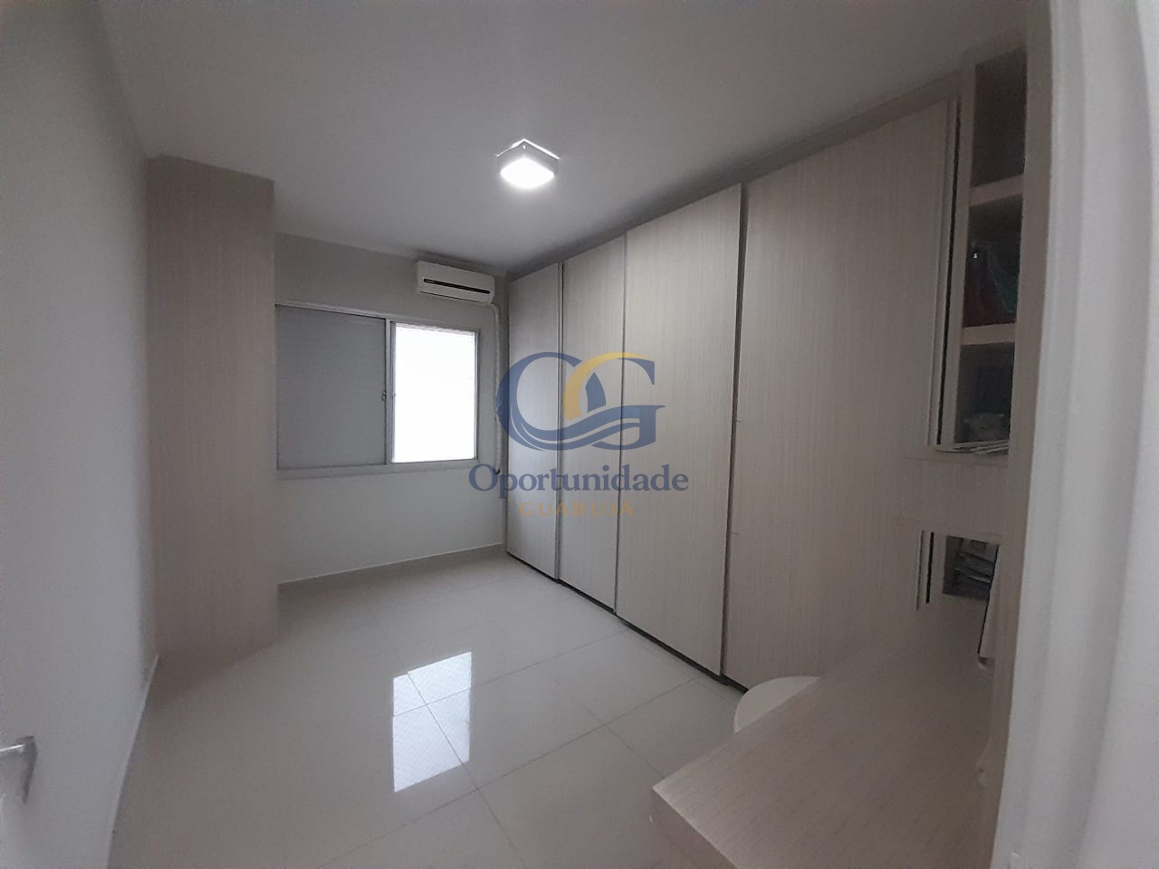 Apartamento na Praia da Enseada, Guarujá - SP