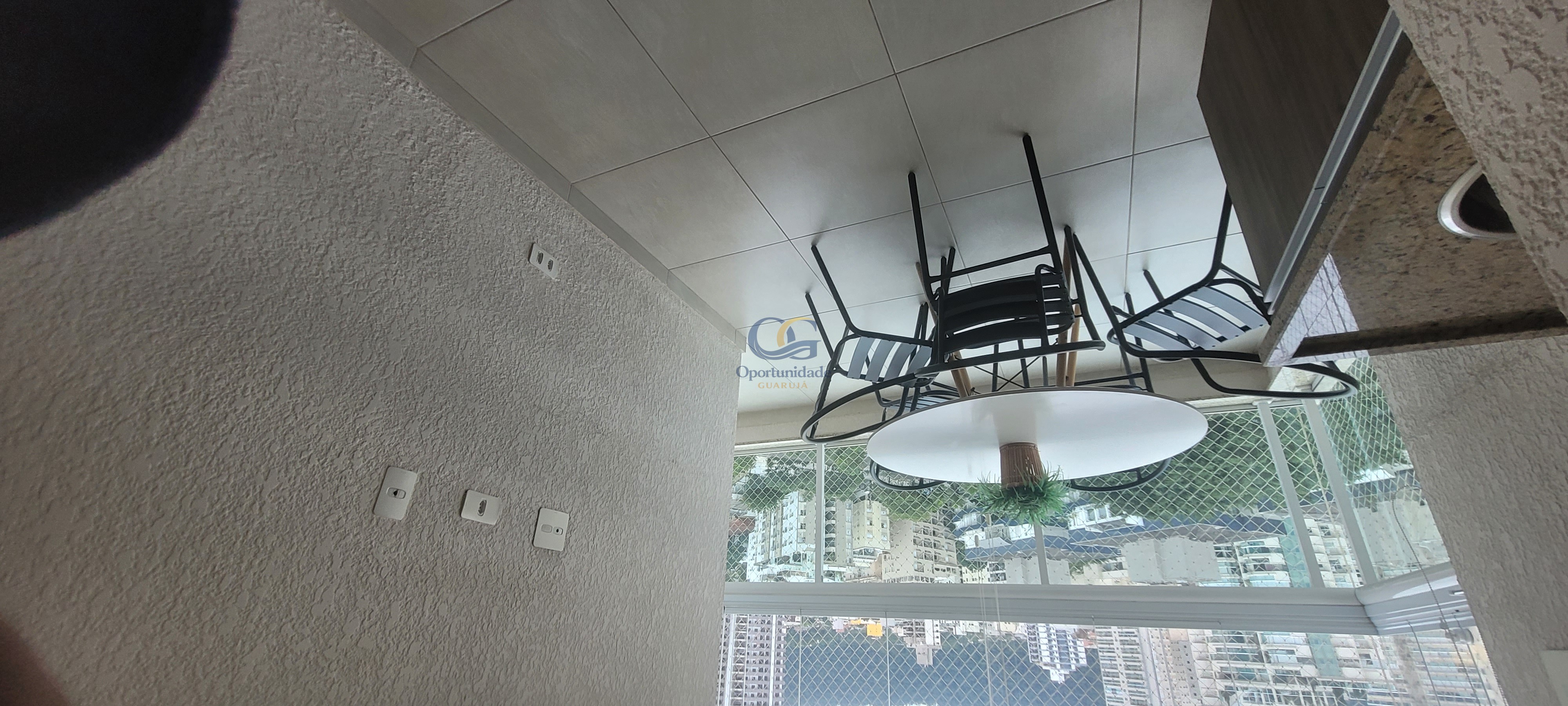 Apartamento na Praia da Enseada, Guarujá - SP
