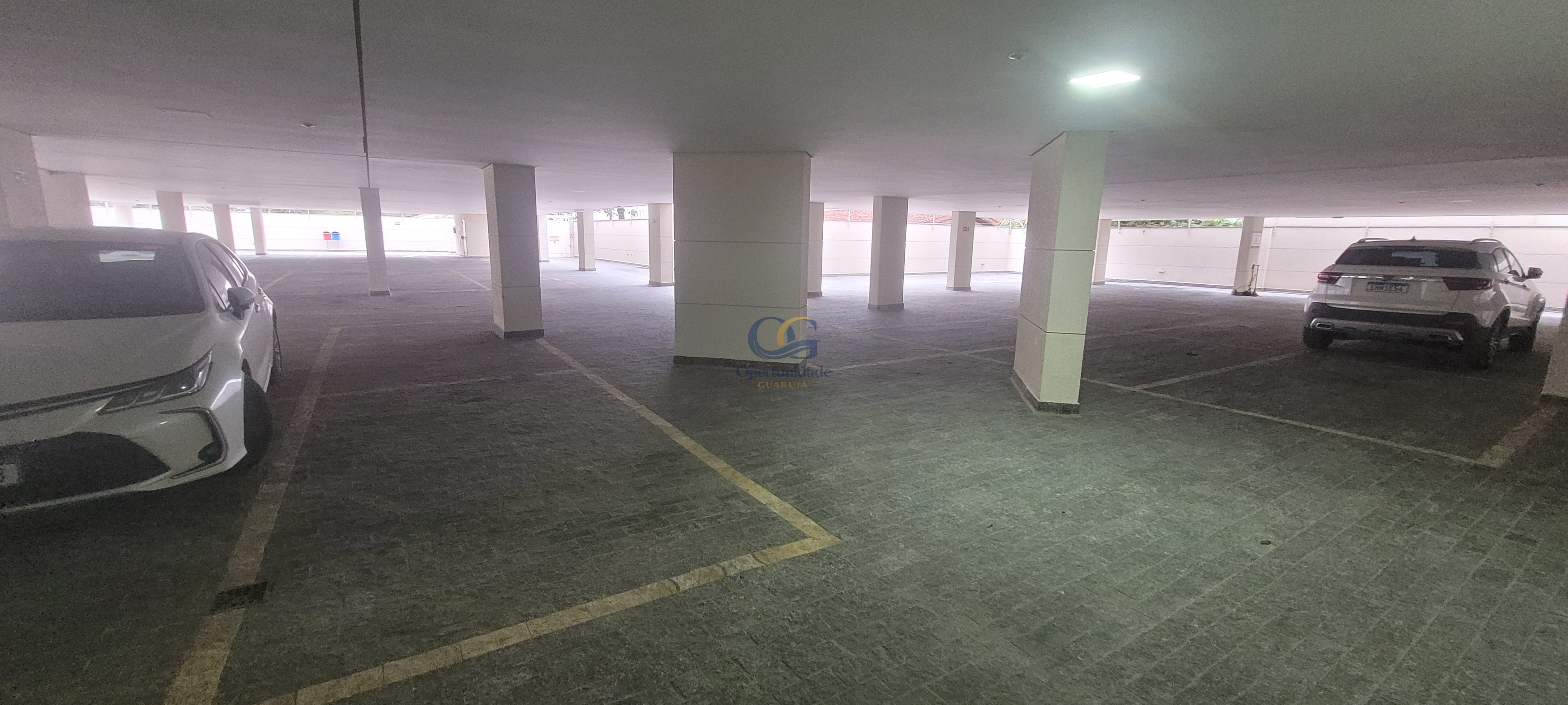 Apartamento na Praia da Enseada, Guarujá - SP