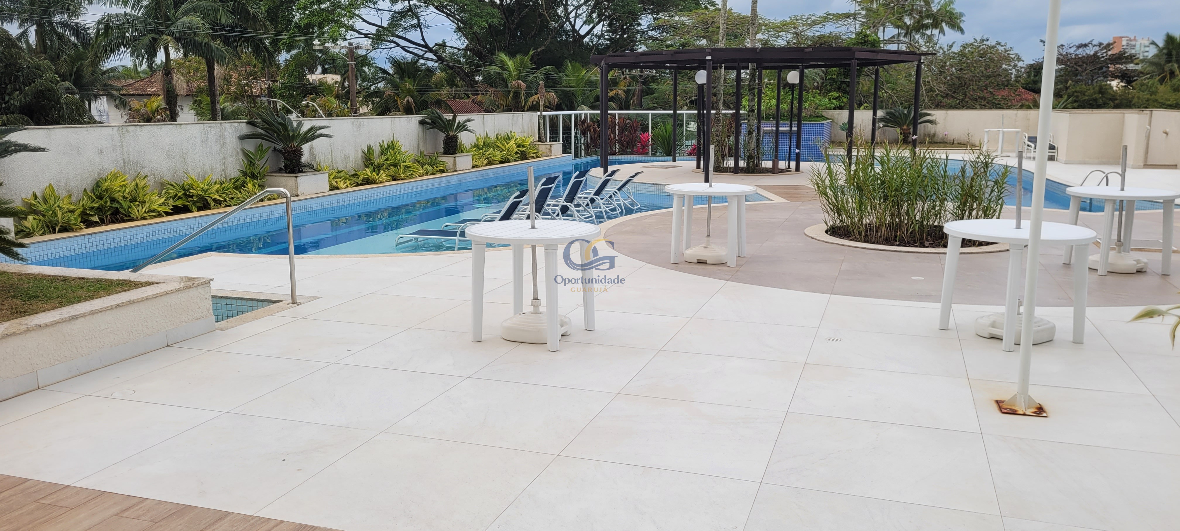 Apartamento na Praia da Enseada, Guarujá - SP