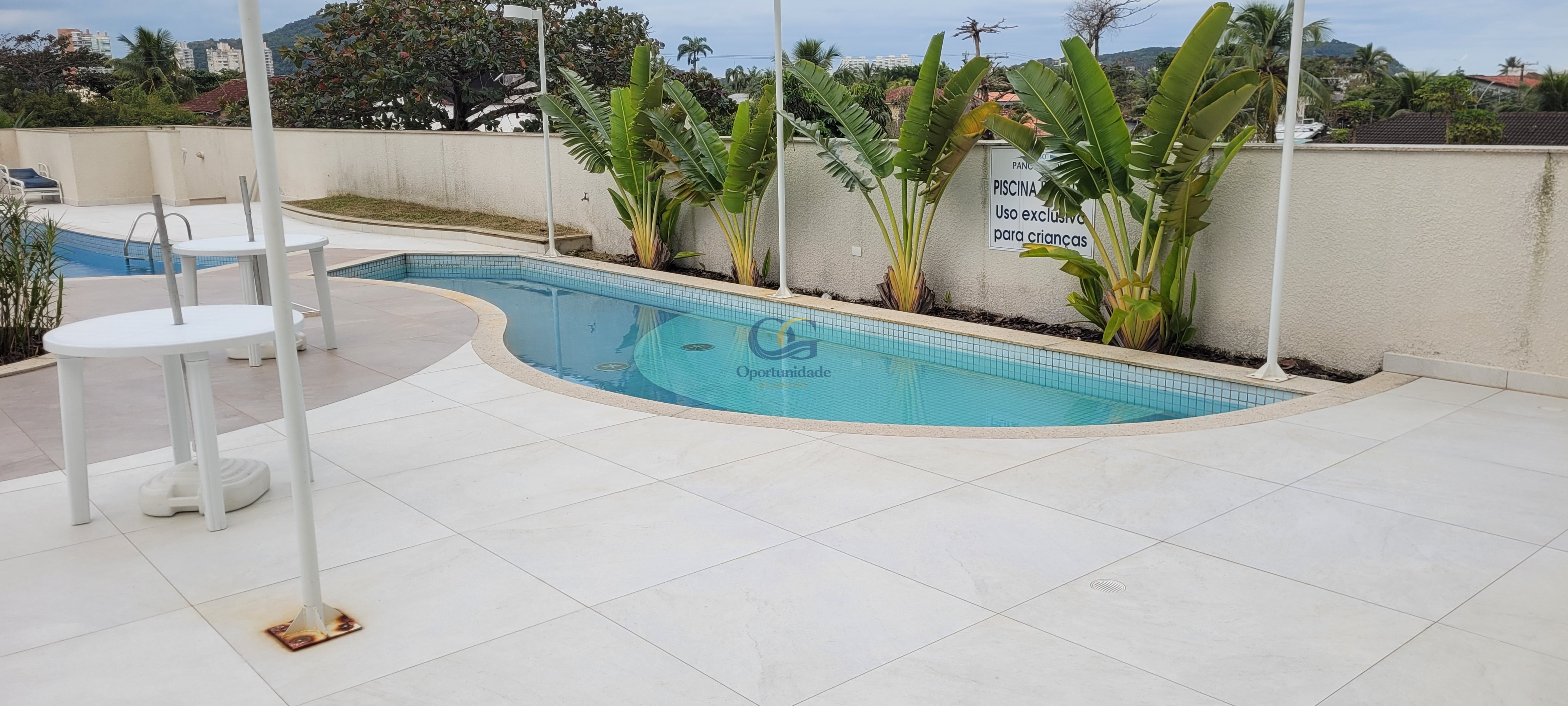 Apartamento na Praia da Enseada, Guarujá - SP