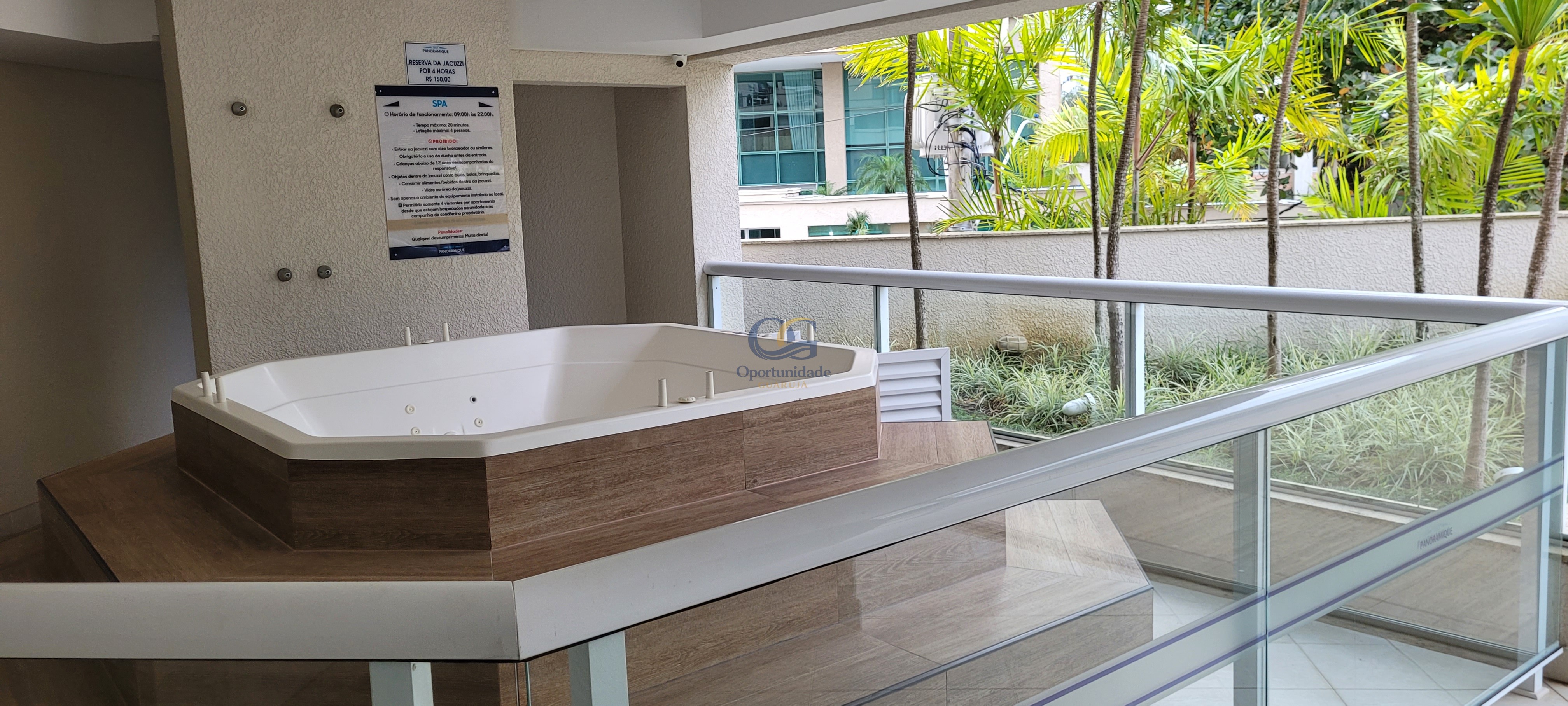 Apartamento na Praia da Enseada, Guarujá - SP