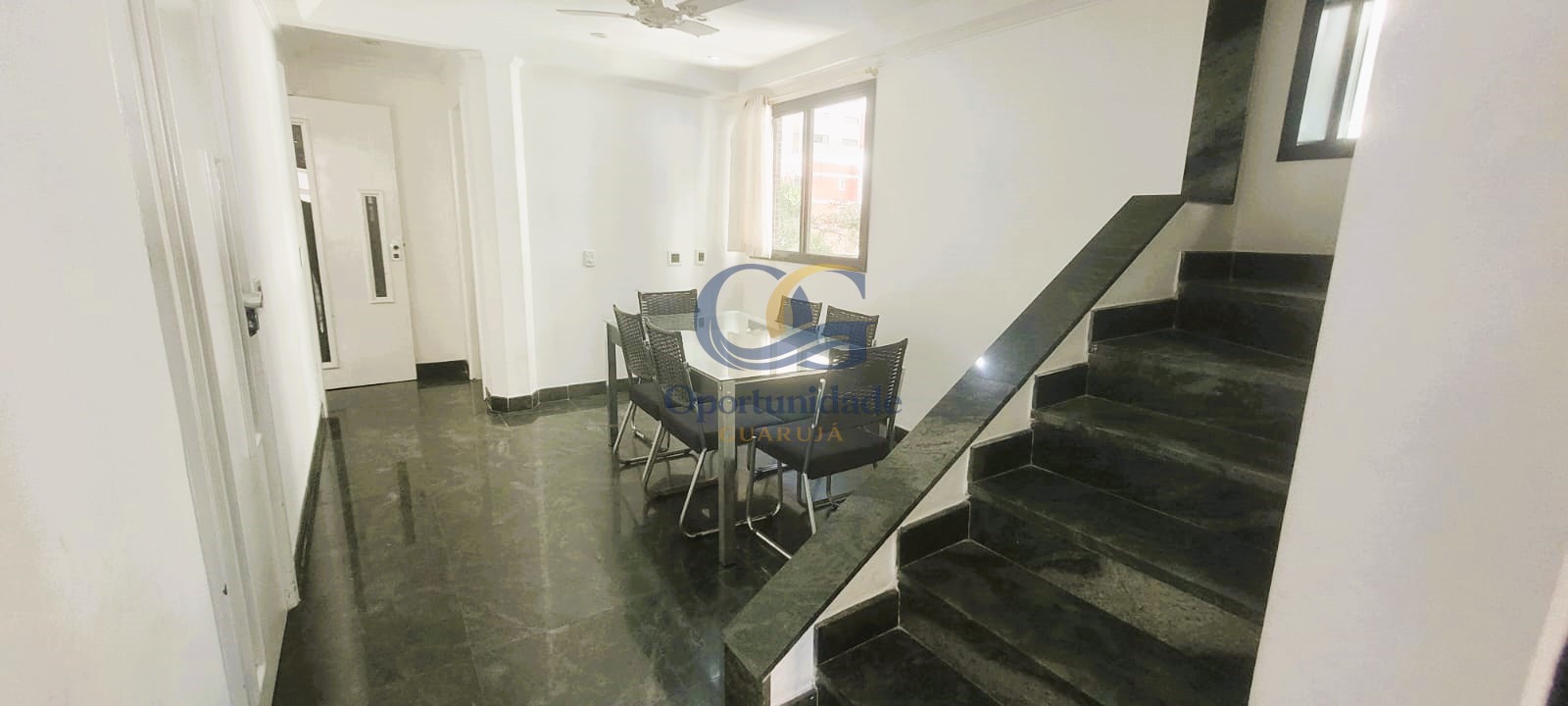 Apartamento Duplex na Praia das Pitangueiras!