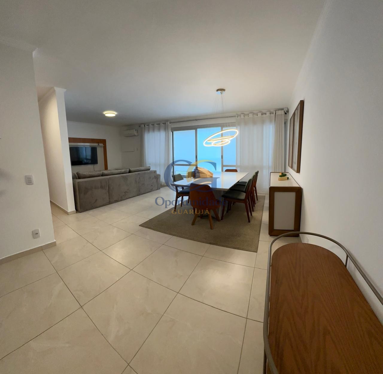 Apartamento na Praia das Pitangueiras, Guarujá - SP