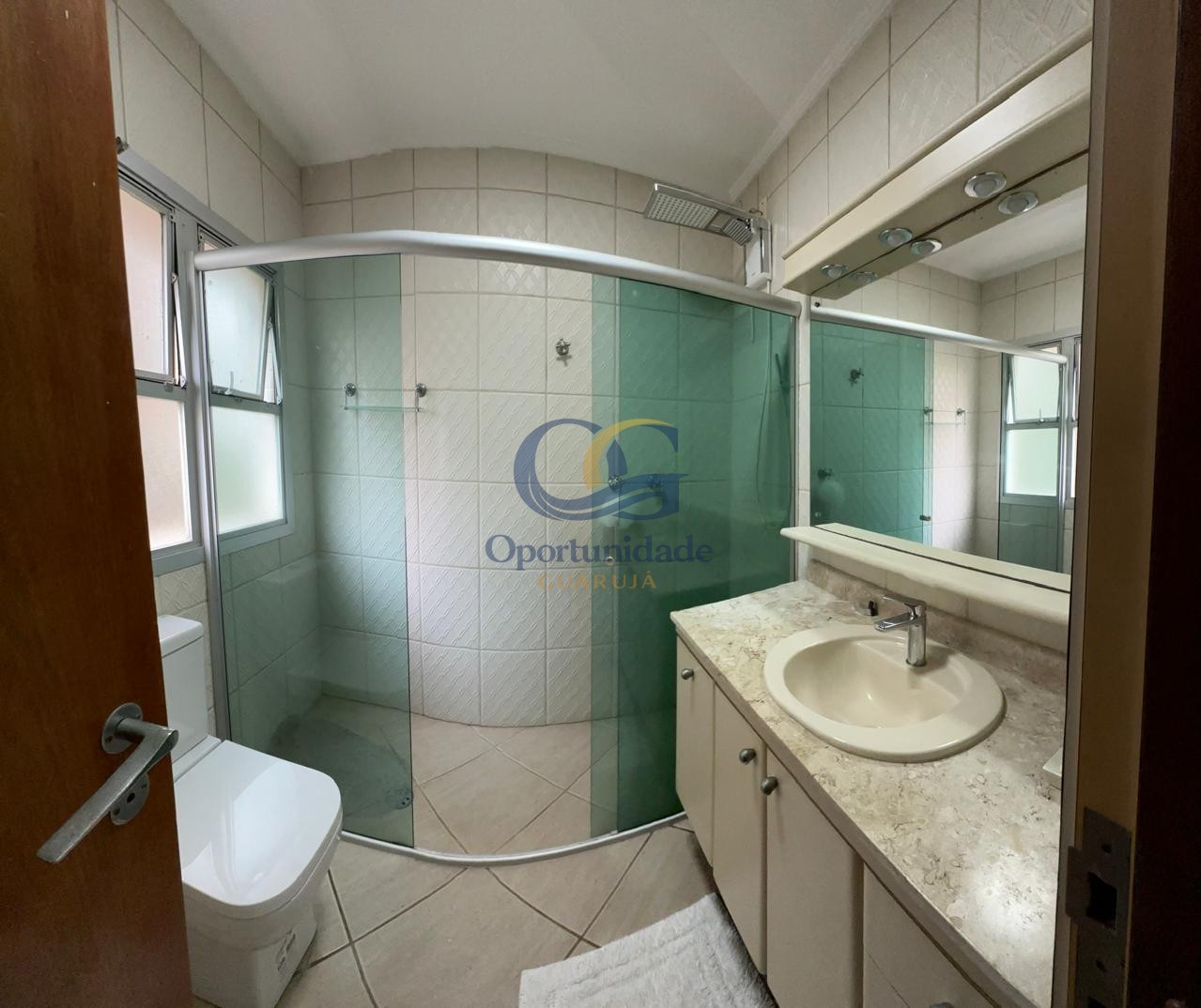 Apartamento na Praia das Pitangueiras, Guarujá - SP