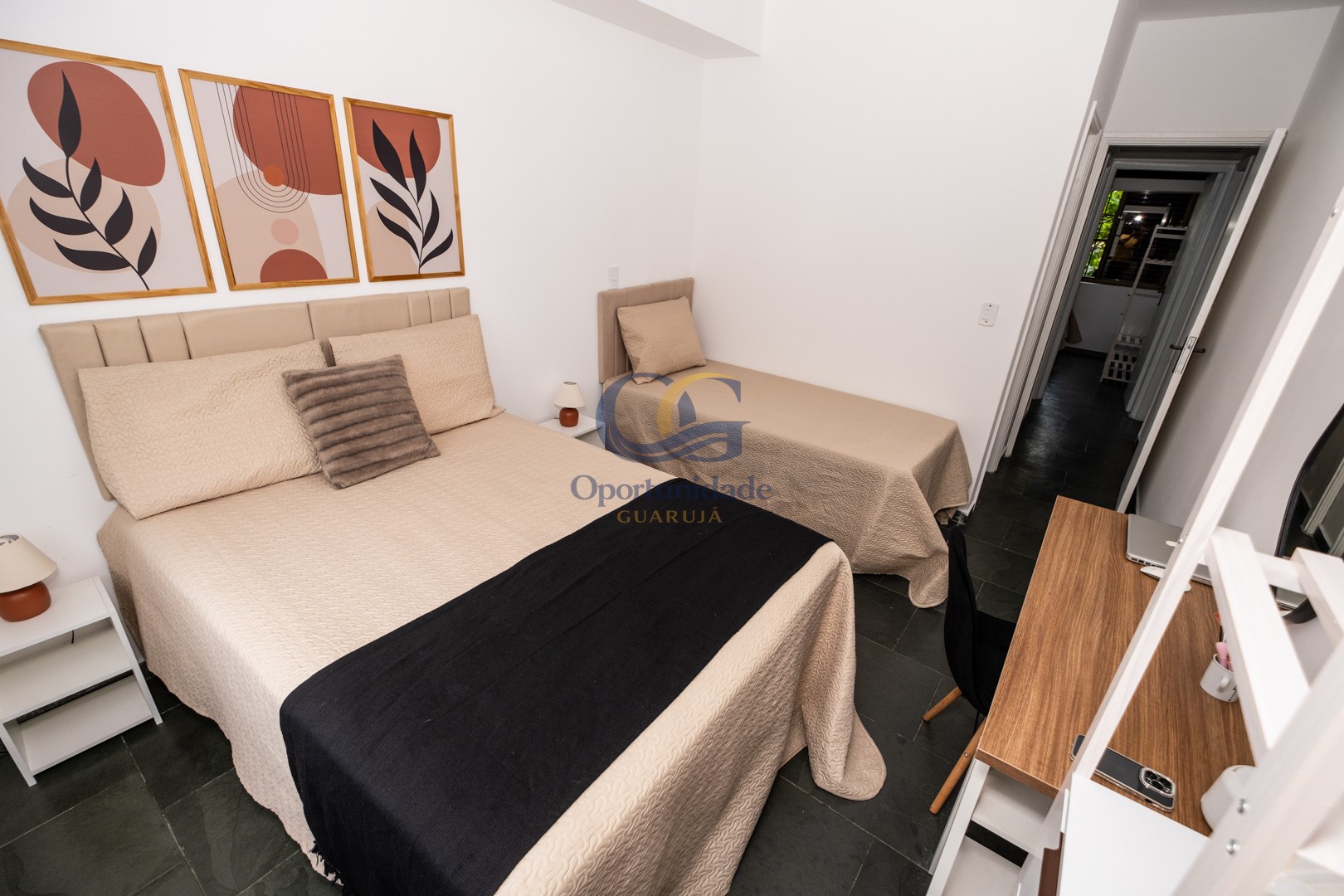 Apartamento na Praia da Enseada, Guarujá - SP