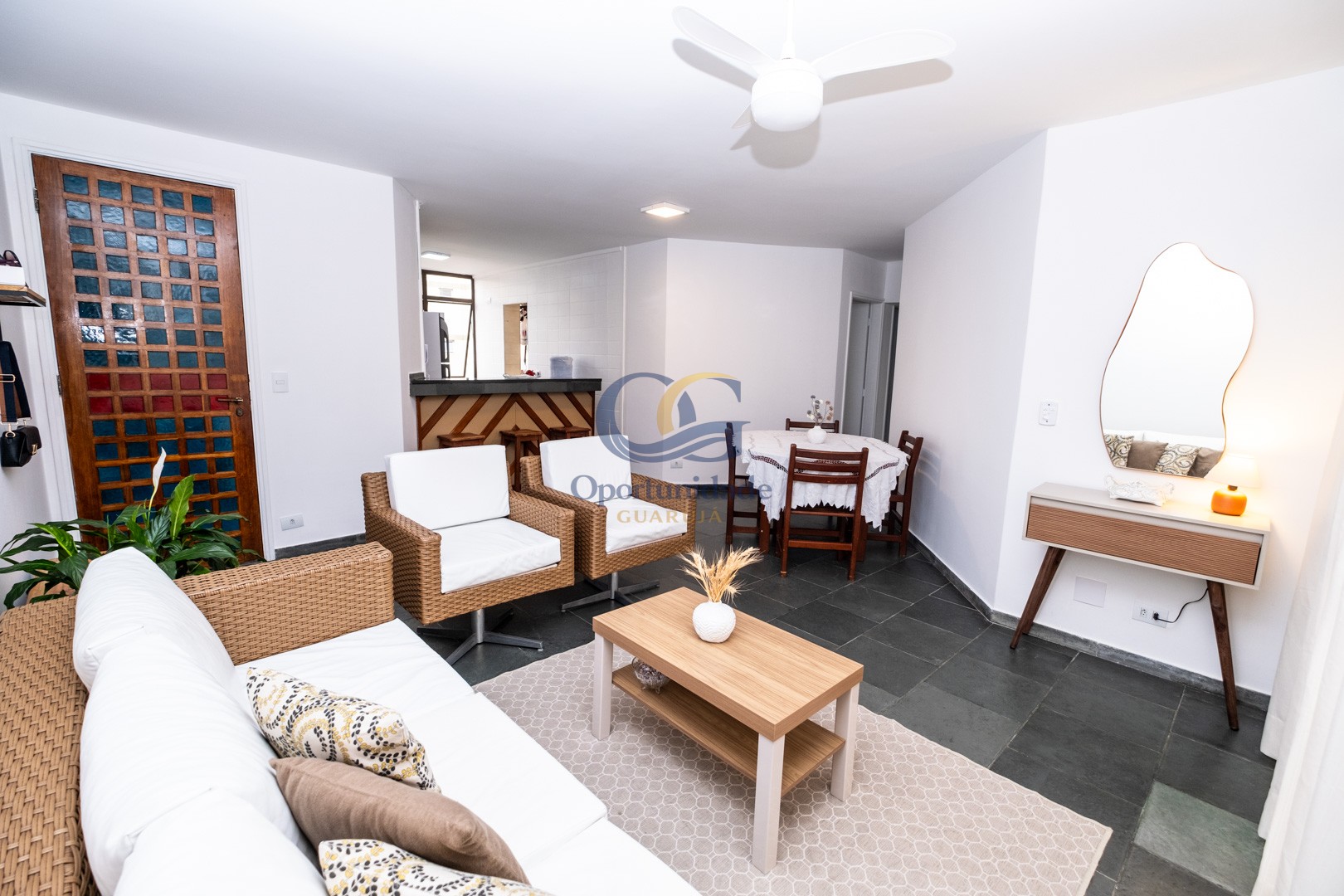 Apartamento na Praia da Enseada, Guarujá - SP