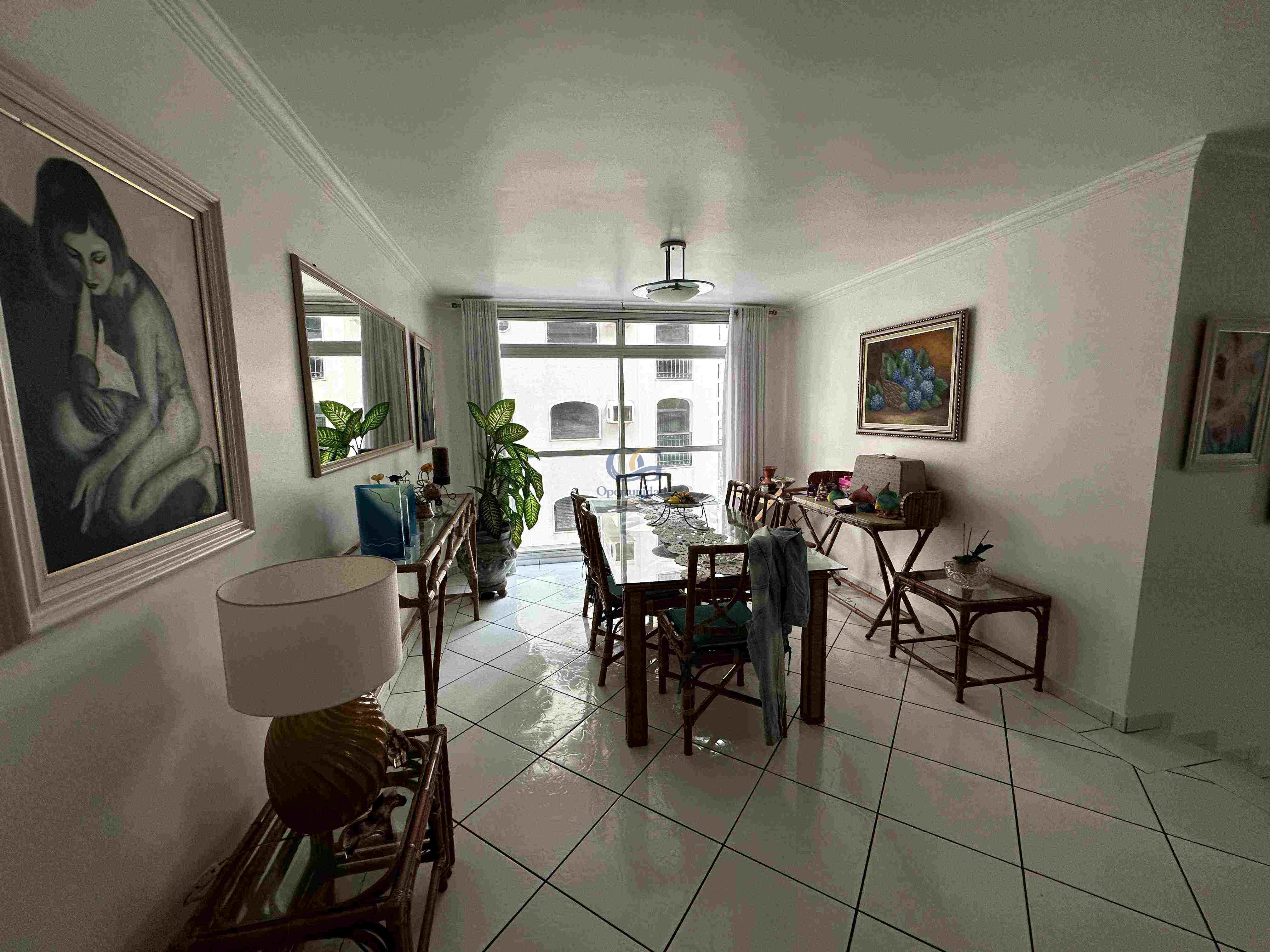 Apartamento na Praia das Pitangueiras, Guarujá - SP