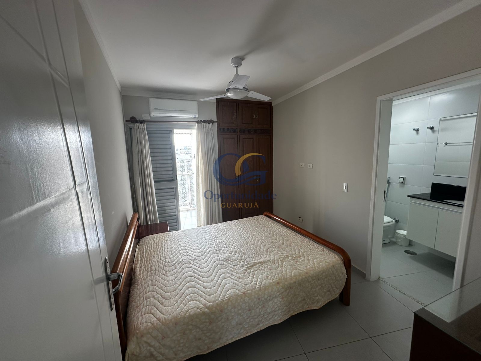 Apartamento na Praia das Pitangueiras, Guarujá - SP