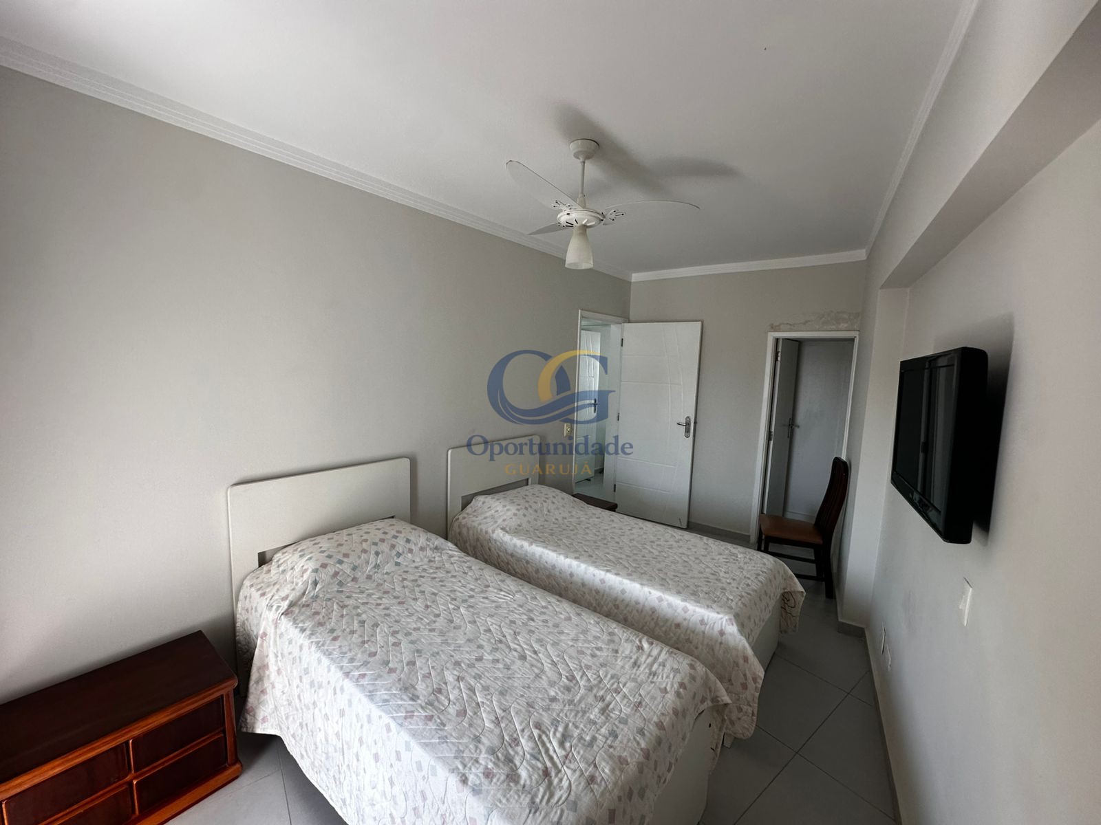 Apartamento na Praia das Pitangueiras, Guarujá - SP