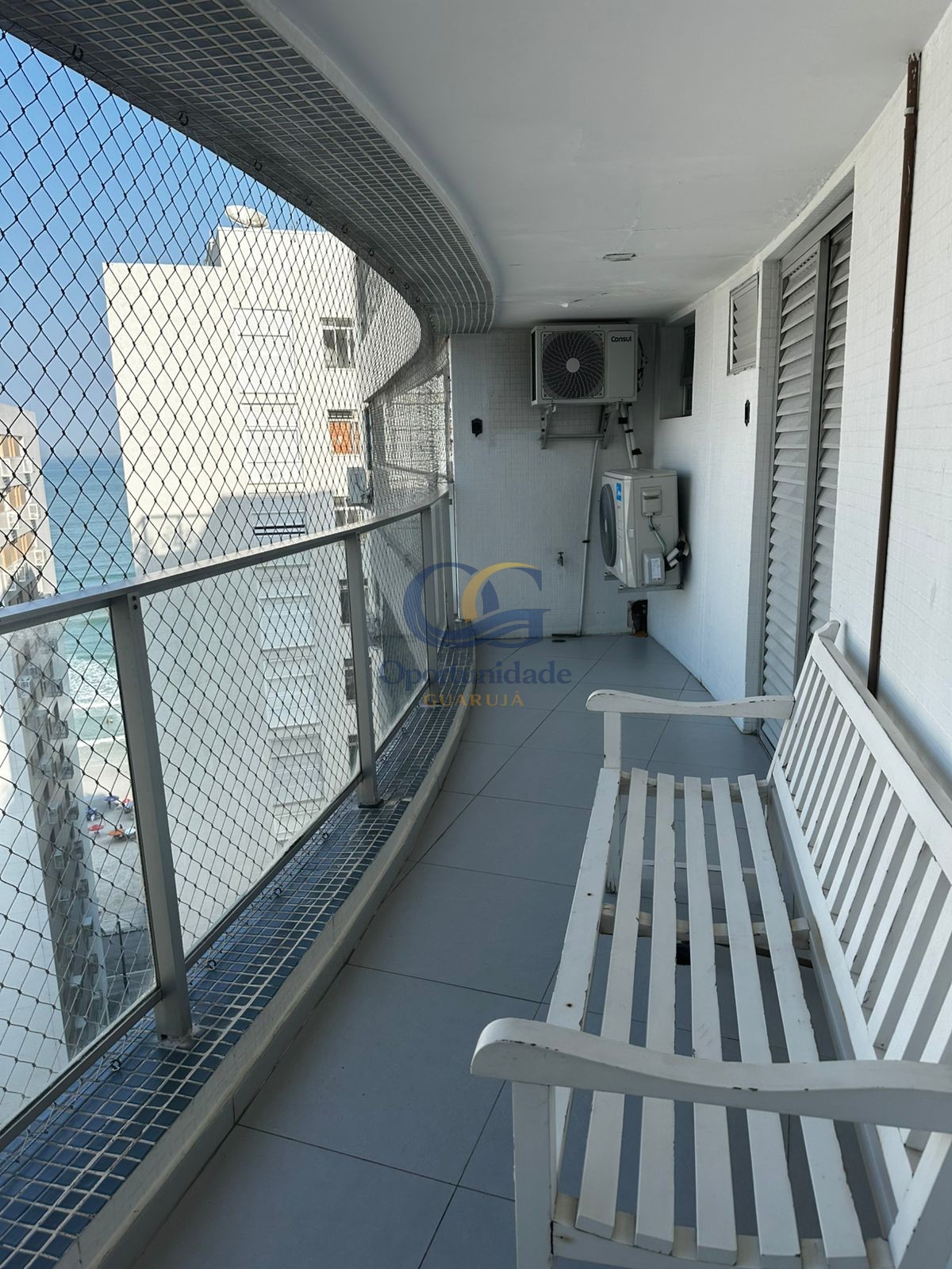 Apartamento na Praia das Pitangueiras, Guarujá - SP