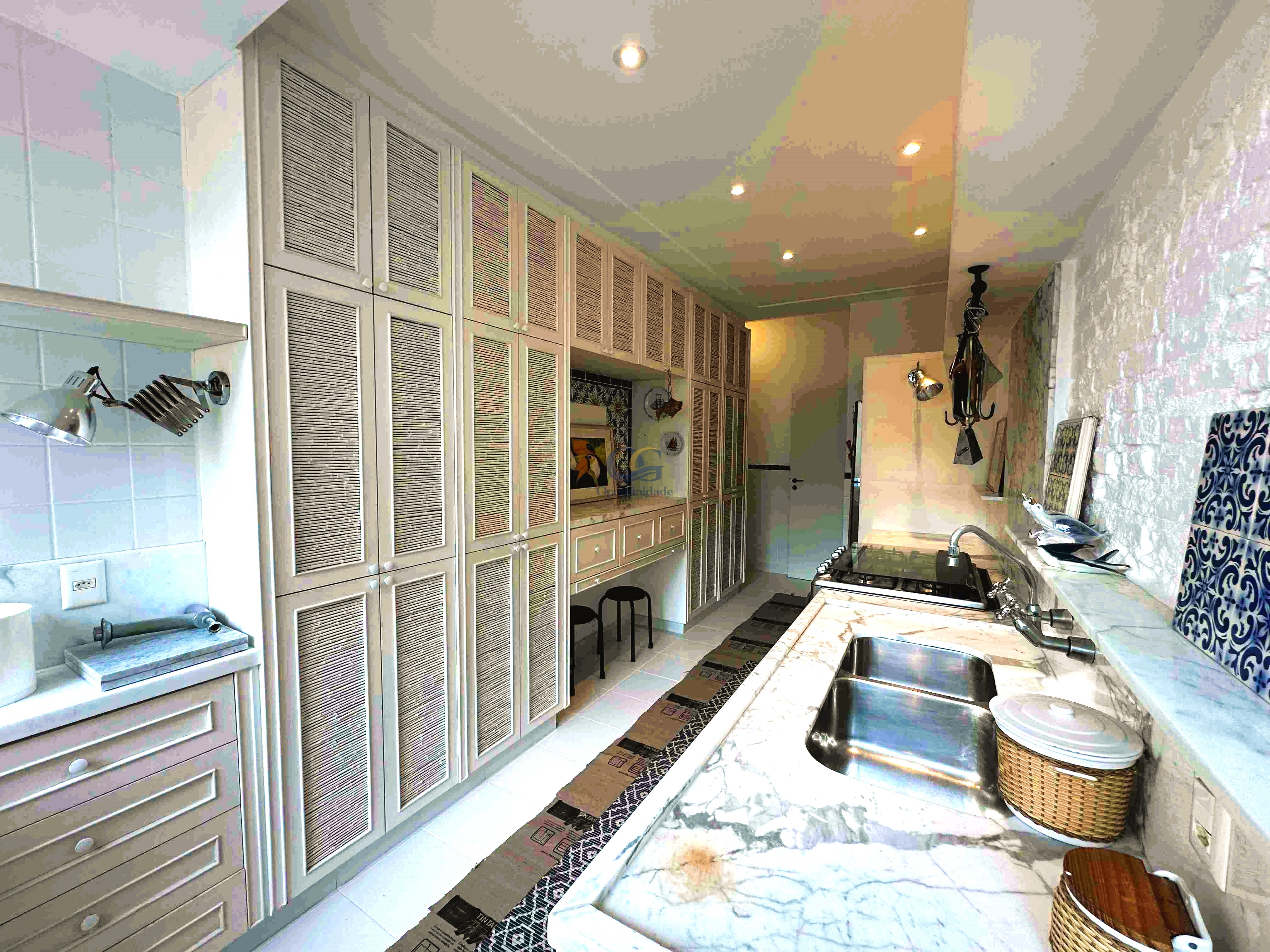 Apartamento Frente ao Mar nas Pitangueiras, Guarujá - SP